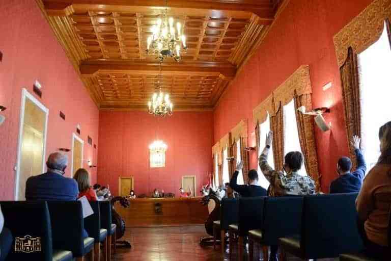 El pleno de Tomelloso aprueba modificaciones del Inventario Municipal y la cesión de un solar a Fundación Cadisla
