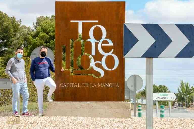 Tomelloso da la bienvenida a la “Capital de La Mancha” en una rotonda de la A-43