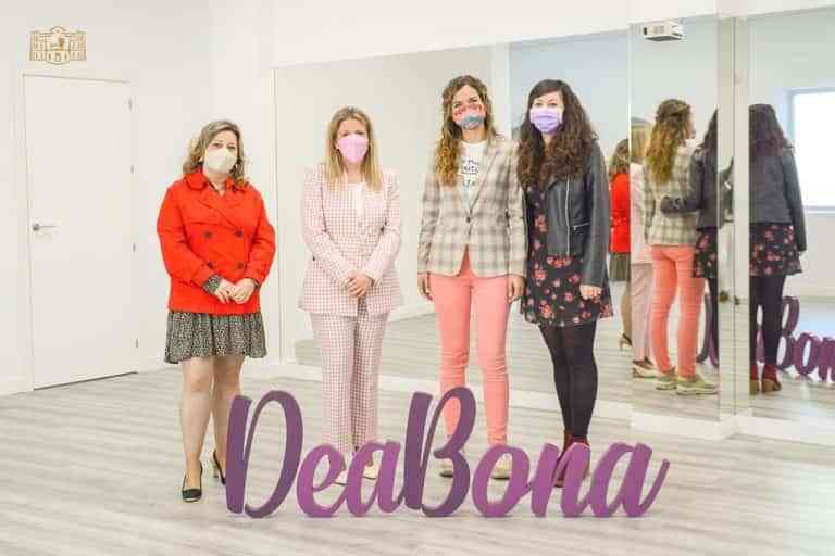 Inmaculada Jiménez visita Deabona, un nuevo centro de fisioterapia para Tomelloso