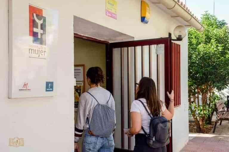 El Centro de la Mujer de Tomelloso presenta una oferta formativa on-line para el empoderamiento de mujeres en empleo y emprendimiento El Centro de la Mujer de Tomelloso presenta una oferta formativa on-line para el empoderamiento de mujeres en empleo y emprendimiento