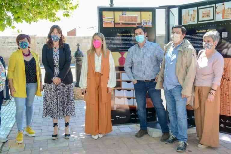 Jiménez anima a “poner de moda” la artesanía, durante la inauguración de la exposición “El Paseo de los Artesanos”