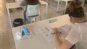 El Gobierno regional repartirá más de 42.000 mascarillas y otros tantos hidrogeles para las pruebas de la EVAU que comienzan mañana