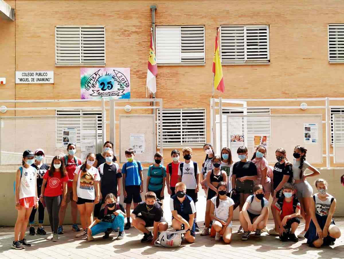 Alumnos ganadores del certamen municipal ¿Qué sabes de la UE? disfrutaron ruta de senderismo
