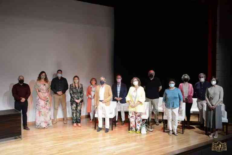 Nueve docentes de primaria y secundaria de Tomelloso fueron  homenajeados por su jubilación Nueve docentes de primaria y secundaria de Tomelloso fueron  homenajeados por su jubilación