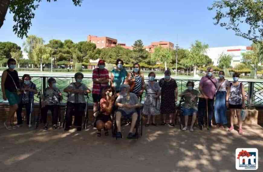 Adultos mayores del Centro de día de Miguelturra visitaron el parque El Pilar