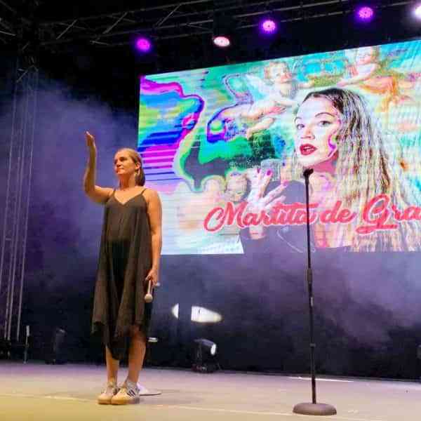 Martita de Graná cautiva al público tomellosero en la primera noche del Certamen de Monólogos de Humor