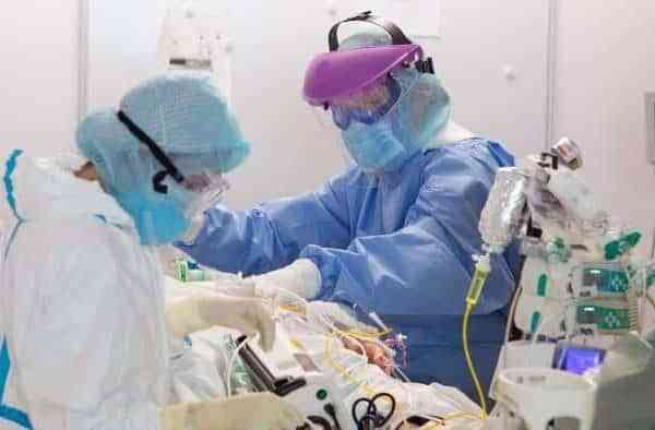 Baja el número de pacientes con COVID-19 hospitalizados en cama convencional en Castilla-La Mancha