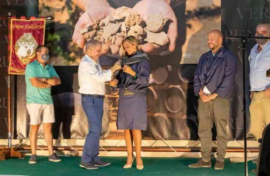 Elías López Montero cede el título de «gañán del año» a María Morales, finalista de MasterChef