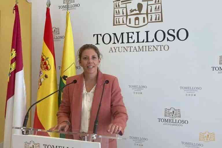 Panadería Feliciano Martínez distinguida como Viñador en el ámbito de la Economía por el ayuntamiento de Tomelloso Panadería Feliciano Martínez distinguida como Viñador en el ámbito de la Economía por el ayuntamiento de Tomelloso