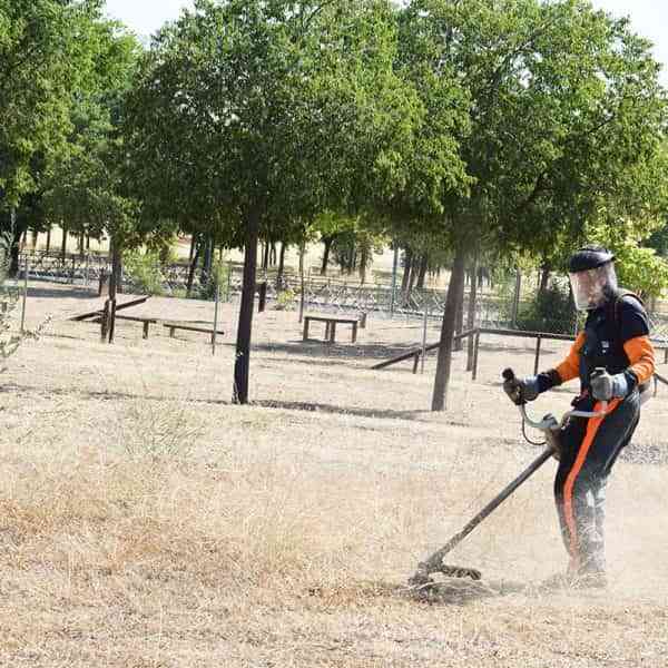 Desbrozados 150.000 metros cuadrados de zonas periféricas y periurbanas de Puertollano para prevenir incendios