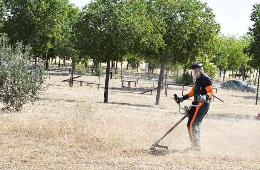 Desbrozados 150.000 metros cuadrados de zonas periféricas y periurbanas de Puertollano para prevenir incendios