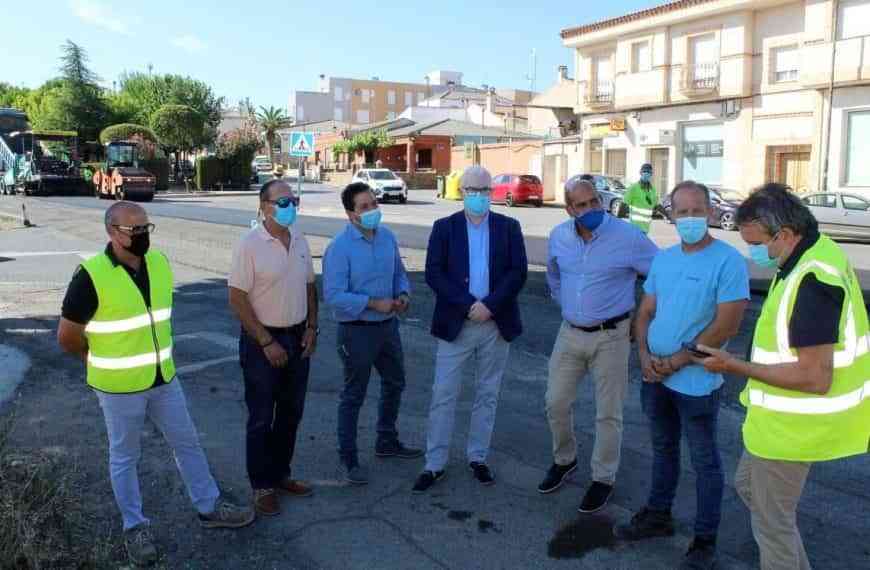 El Gobierno regional empezó los trabajos de mejora del firme de la CM-4174 Travesía de Pozuelo de Calatrava