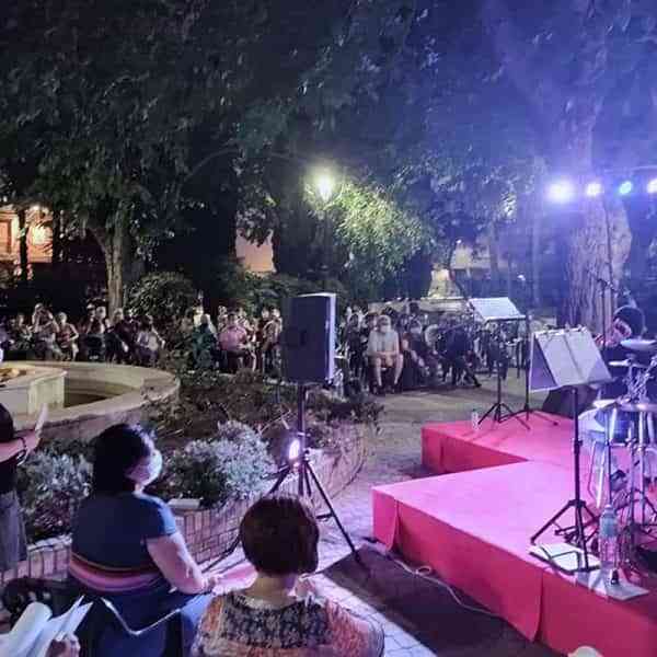 Exitosa velada de poesía y jazz en la Glorieta de María Cristina de Tomelloso