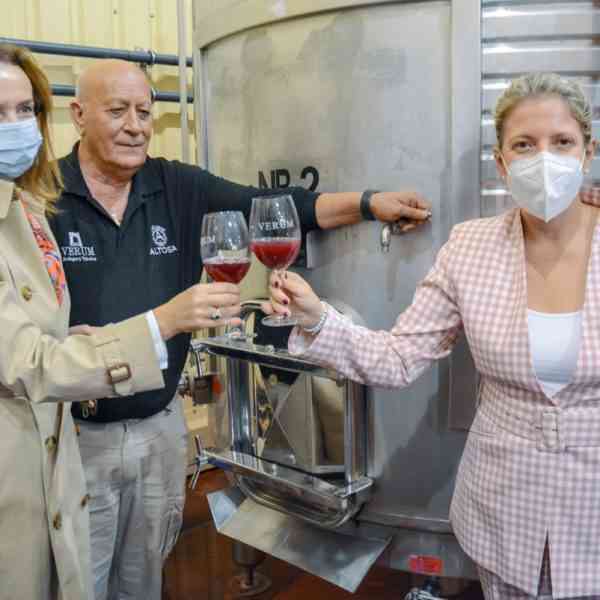 Bodegas Verum ha recibido la visita de la alcaldesa de Tomelloso, Inmaculada Jiménez