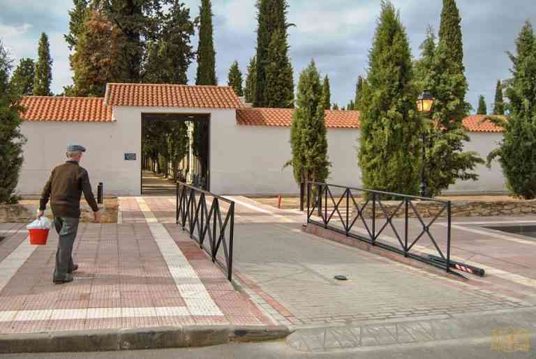 Habilitan gran zona de aparcamiento en el cementerio municipal de Tomelloso durante festividad de Todos los Santos Habilitan gran zona de aparcamiento en el cementerio municipal de Tomelloso durante festividad de Todos los Santos