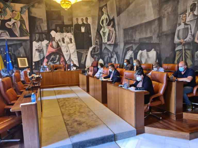 El SCIS aprobó una inversión de 5,14 millones de euros para renovación de la flota móvil de los parques de bomberos El SCIS aprobó una inversión de 5,14 millones de euros para renovación de la flota móvil de los parques de bomberos