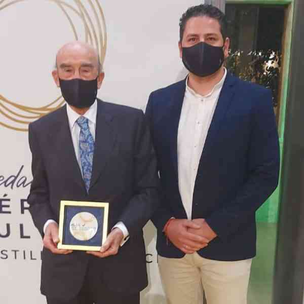 Medalla al mérito cultural de la Junta de Comunidades para la Cooperativa Virgen de las Viñas de Tomelloso