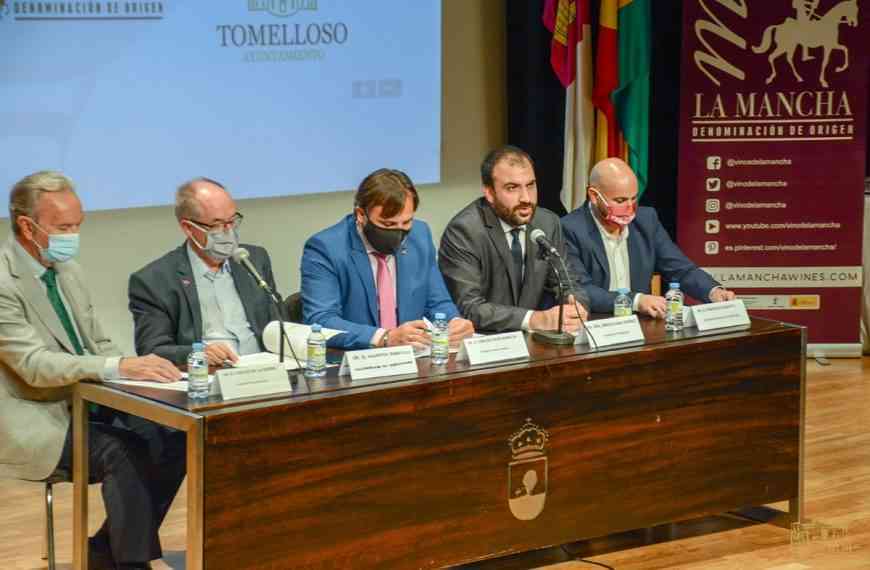 Entregados los premios “Vino y Cultura”, de la DO La Mancha, en el Auditorio López Torres de Tomelloso