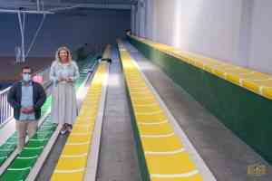 Renovados los asientos de la grada del pabellón San José de Tomelloso