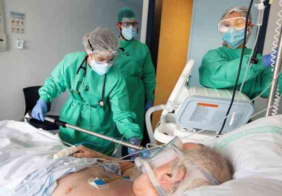 Castilla-La Mancha reduce los hospitalizados por COVID-19 respecto al viernes Castilla-La Mancha reduce los hospitalizados por COVID-19 respecto al viernes