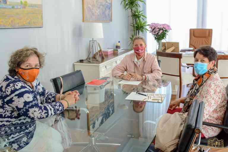 El Ayuntamiento de Tomelloso y el Club Deportivo “Los Delfines” suscriben convenio de colaboración El Ayuntamiento de Tomelloso y el Club Deportivo “Los Delfines” suscriben convenio de colaboración