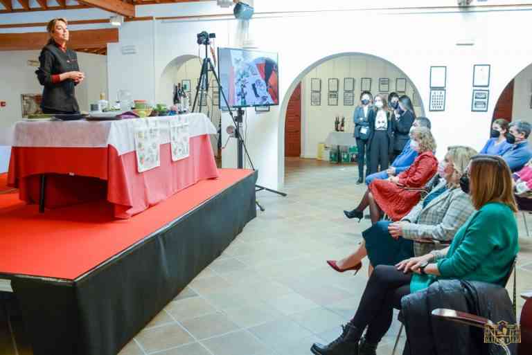 El Día del Enoturismo se celebró en Tomelloso con una demostración culinaria en Posada de los Portales El Día del Enoturismo se celebró en Tomelloso con una demostración culinaria en Posada de los Portales