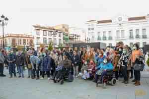 Inaugurada la exposición fotográfica “Pon el foco en nuestros Derechos” en la Plaza de España de Tomelloso