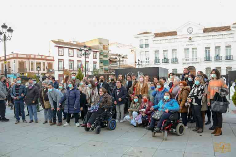 Inaugurada  la exposición fotográfica “Pon el foco en nuestros Derechos” en la Plaza de España de Tomelloso Inaugurada  la exposición fotográfica “Pon el foco en nuestros Derechos” en la Plaza de España de Tomelloso