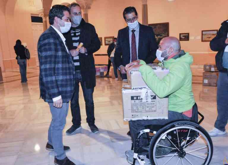 Entrega  de material deportivo a los 69 municipios ciudadrealeños que han participan en el programa Somos Deporte