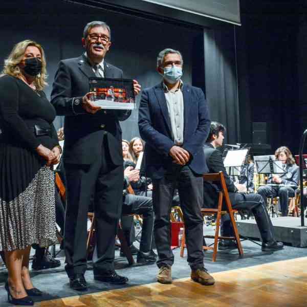 Reconocimiento a Luis Osuna como director de la banda de música AM Santa Cecilia luego de 33 años