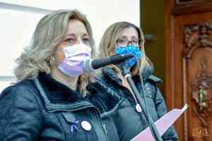 37 sillas vacías en recuerdo de las víctimas de la violencia de género en Tomelloso este año