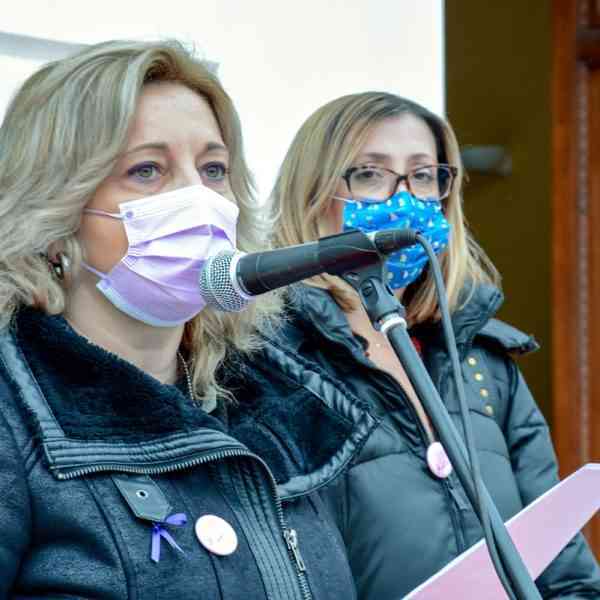 37 sillas vacías en recuerdo de las víctimas de la violencia de género en Tomelloso este año