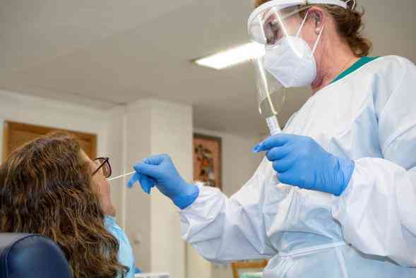 Castilla-La Mancha supera por primera vez desde el mes de agosto los 1.000 casos diarios por infección de COVID Castilla-La Mancha supera por primera vez desde el mes de agosto los 1.000 casos diarios por infección de COVID