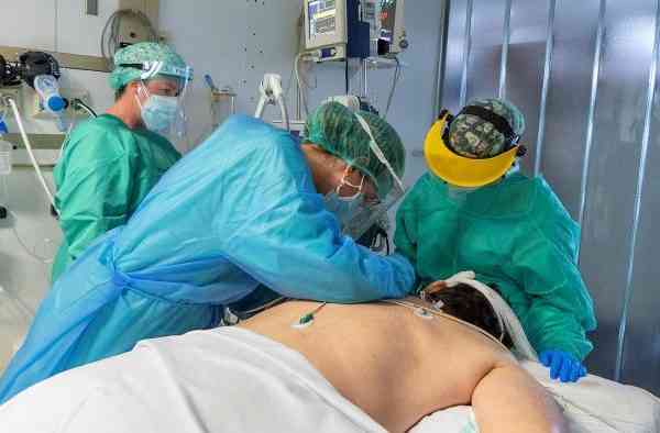 Disminuyen los pacientes ingresados en UCIS por Covid-19 Castilla-La Mancha