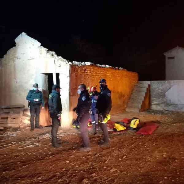 Rescatado un hombre tras precipitarse a un pozo en escalera abandonado en Argamasilla de Alba