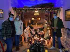 Un bello belén con imágenes de gran tamaño puede visitarse la calle Ibi 28 de Tomelloso