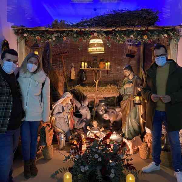 Un bello belén con imágenes de gran tamaño puede visitarse la calle Ibi 28 de Tomelloso