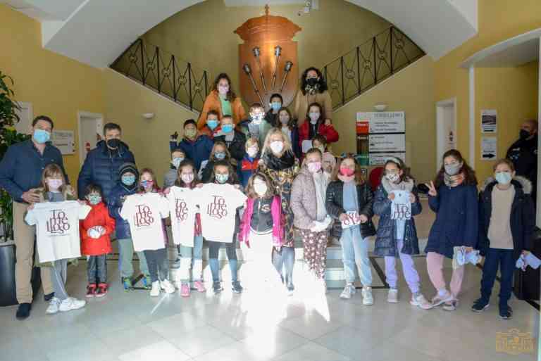 Escolares del Colegio Público San José de Calasanz recorrieron los espacios más representativos del Ayuntamiento de Tomelloso Escolares del Colegio Público San José de Calasanz recorrieron los espacios más representativos del Ayuntamiento de Tomelloso