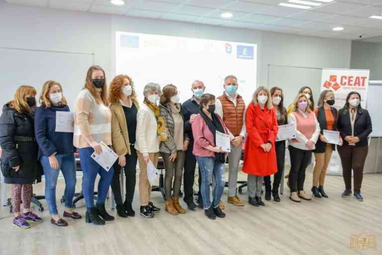 Acciones formativas del Centro de la Mujer de Tomelloso concluyeron con entrega de certificados Acciones formativas del Centro de la Mujer de Tomelloso concluyeron con entrega de certificados