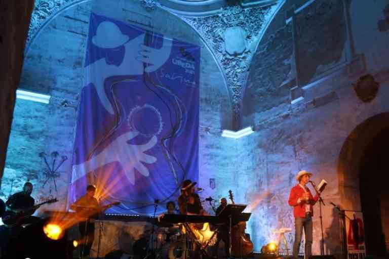 Música y poesía en “Agitado y Mezclado” el 19 de diciembre en el Teatro Municipal “Marcelo Grande” de Tomelloso Música y poesía en “Agitado y Mezclado” el 19 de diciembre en el Teatro Municipal “Marcelo Grande” de Tomelloso