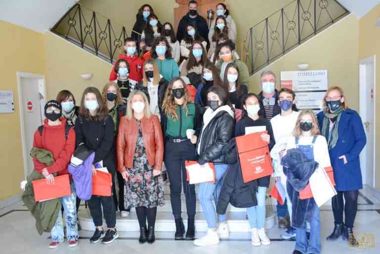 Estudiantes de secundaria de Tomelloso participaron del pleno celebrado con motivo del Día de la Constitución Estudiantes de secundaria de Tomelloso participaron del pleno celebrado con motivo del Día de la Constitución