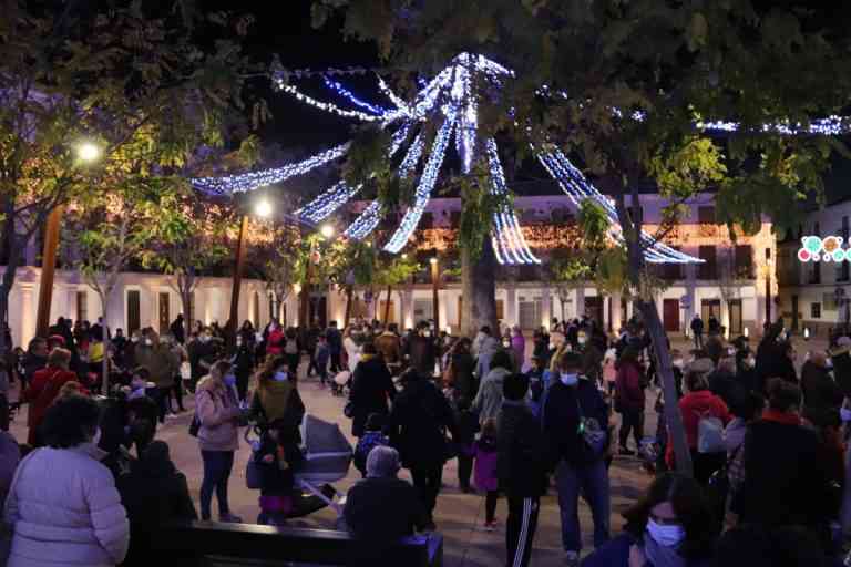 Las fiestas navideñas han llegado a Manzanares y son la ocasión para apoyar al comercio y hostelería Las fiestas navideñas han llegado a Manzanares y son la ocasión para apoyar al comercio y hostelería