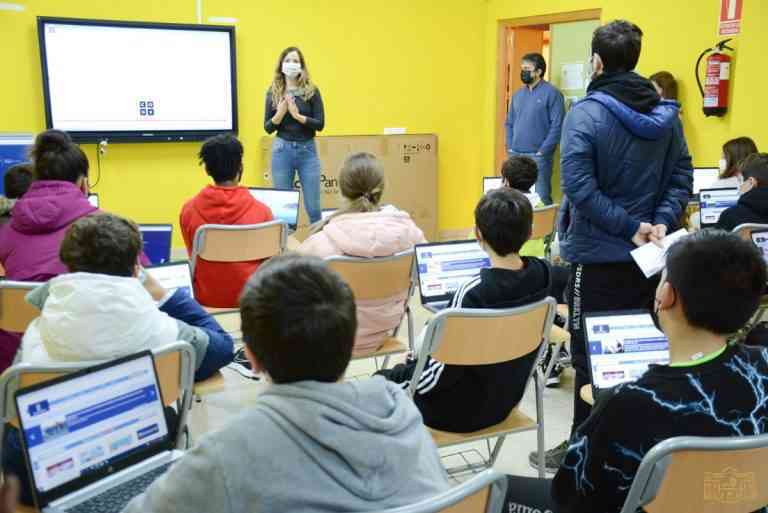 El IES Alto Guadiana de Tomelloso participa en “La Hora del Código” de la ONG,  Code.org El IES Alto Guadiana de Tomelloso participa en “La Hora del Código” de la ONG,  Code.org