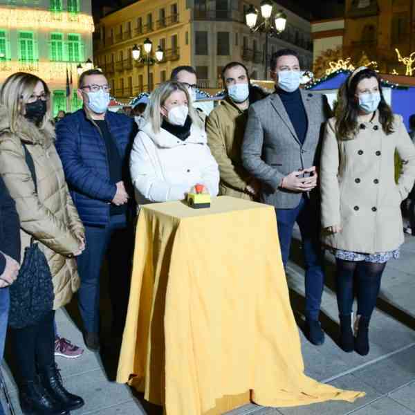 La alegría y colorido de la Navidad han llegado a Tomelloso con la inauguración de las fiestas