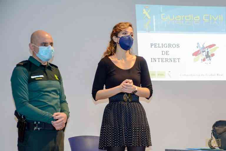 El programa “Educando en Familia” del ayuntamiento de Tomelloso aborda los peligros en Internet