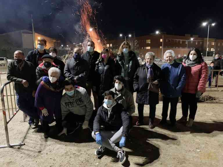 Tomelloseros disfrutaron de nuevo las Hogueras de San Antón tradición “que no se puede perder” Tomelloseros disfrutaron de nuevo las Hogueras de San Antón tradición “que no se puede perder”