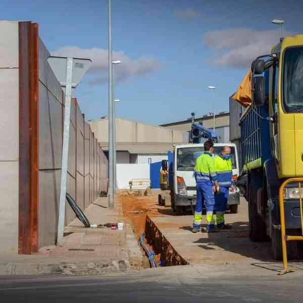 Las obras de renovación de redes de agua en las calles Pérez Galdós y la Paz de Tomelloso han dado inicio