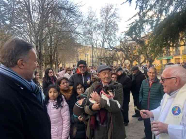 Suspendida la bendición de animales y el reparto de panecillos en San Antón debido al incremento de casos COVID-19 en Cuenca Suspendida la bendición de animales y el reparto de panecillos en San Antón debido al incremento de casos COVID-19 en Cuenca