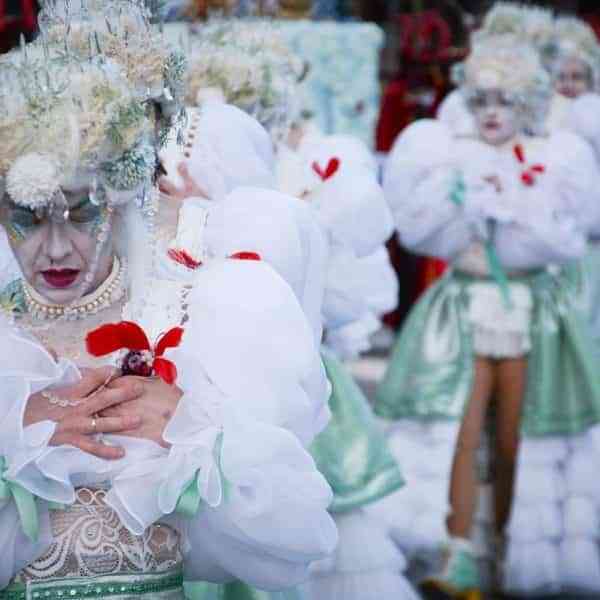 La alegría del carnaval ha vuelto a Tomelloso con el Desfile Nacional de Comparsas y Carrozas