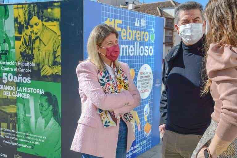 Exposición “50 años cambiando la historia del cáncer” en la Plaza de España de Tomelloso Exposición “50 años cambiando la historia del cáncer” en la Plaza de España de Tomelloso
